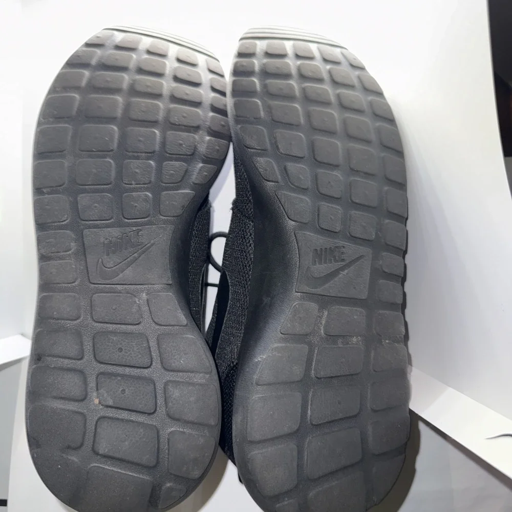 Gently used all black Nikes. US Size 9